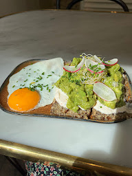 Photo n°118 de Marcelle - Rue de Grenelle à Paris ()