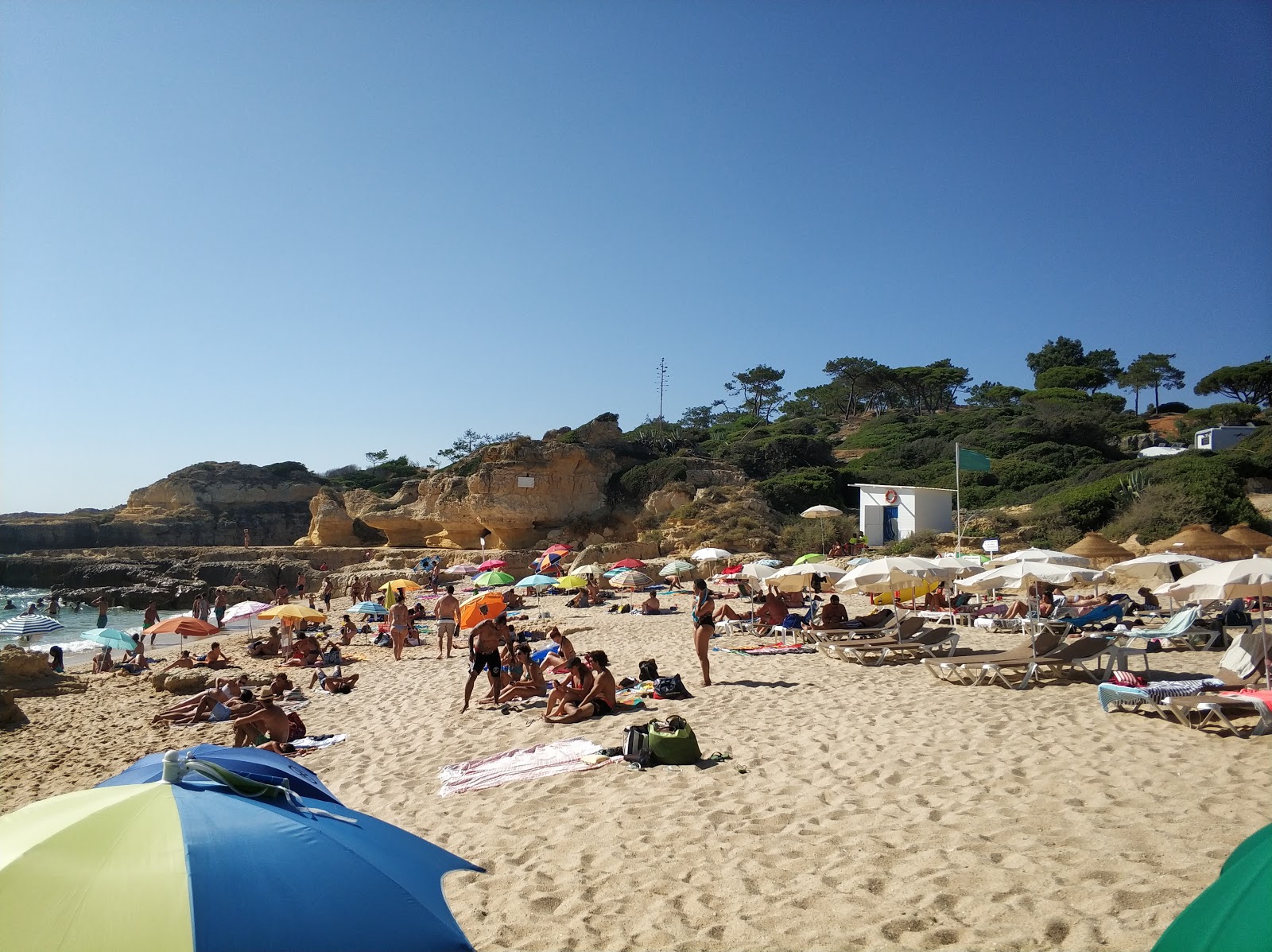 Fotografija Praia do Evaristo z turkizna čista voda površino