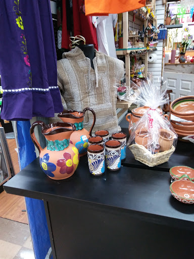 Flea Market «Fox Valley Flea Market», reviews and photos, 840 N State St, Elgin, IL 60123, USA