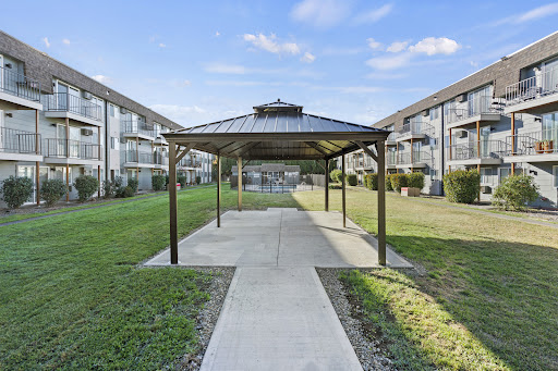 Valley Pines Apartments