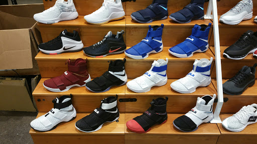 Champs Sports, 2748 Eastland Four, Columbus, OH 43232, USA, 