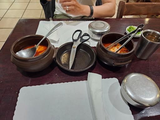 Huh Daegam Dolsot Sulungtang image