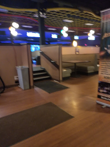 Bowling Alley «Strike Ten Lanes & Lounge», reviews and photos, 800 E Nerge Rd, Roselle, IL 60172, USA