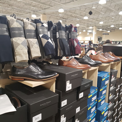 Shoe Store «DSW Designer Shoe Warehouse», reviews and photos, 901 Perimeter Dr, Schaumburg, IL 60173, USA