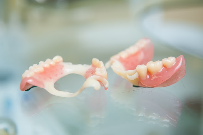 STOMATOLOGIE DR. ZLOTEA MIRCEA - Dentist