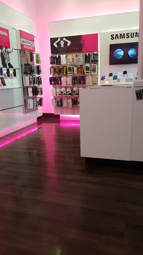 Cell Phone Store «T-Mobile», reviews and photos, 2645 Arapaho Rd #137, Garland, TX 75044, USA