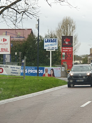 Station-service Carrefour Market à Fismes