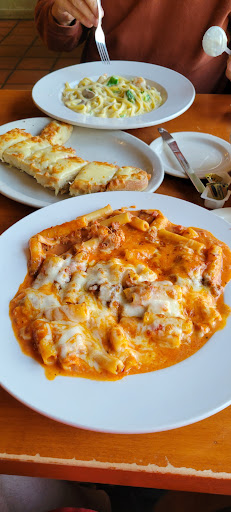 Italian Restaurant «Bambinos Cafe on Delmar», reviews and photos, 1141 E Delmar St, Springfield, MO 65807, USA