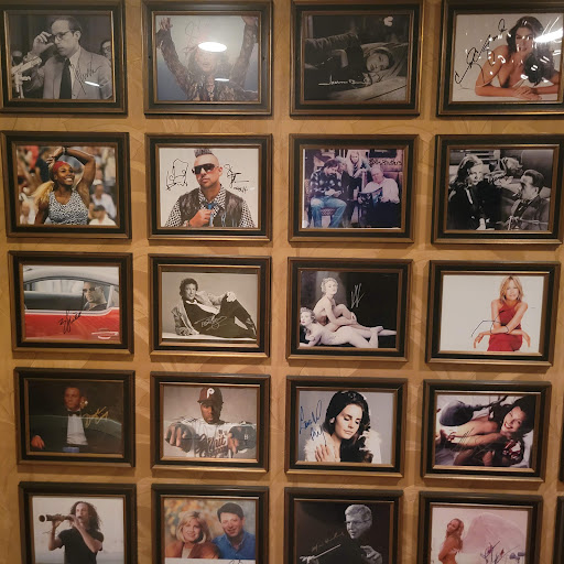 Shopping Mall «Eagle Village Shops», reviews and photos, 503 W Lancaster Ave, Wayne, PA 19087, USA