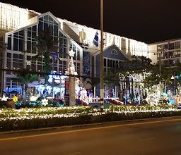 UNIQLO BLUPORT Store photo