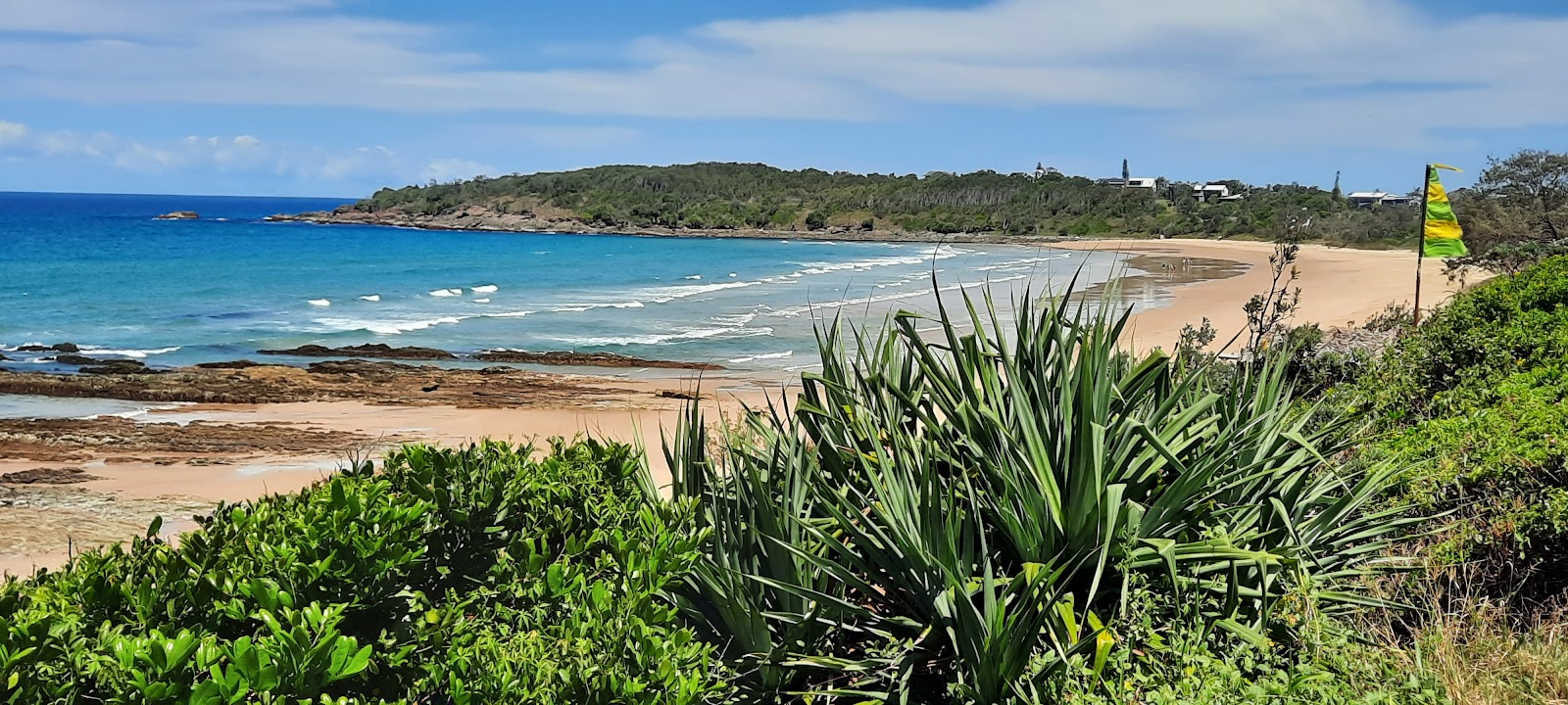 Photo de Ocean View Beach entouré de montagnes