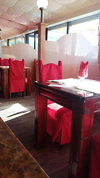 Atmosphère du Restaurant asiatique La Cité d'Or 金城餐馆 à Puget-sur-Argens - n°14