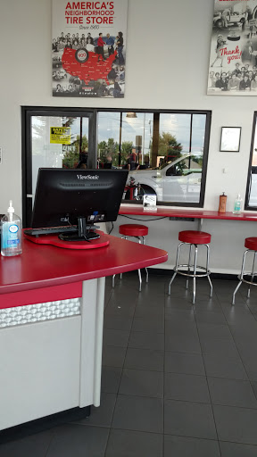 Tire Shop «Discount Tire Store - Algonquin, IL», reviews and photos, 2341 W Algonquin Rd, Algonquin, IL 60102, USA