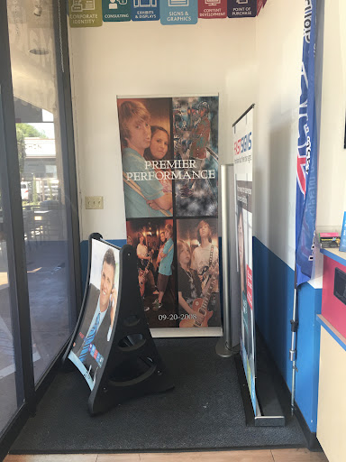 FASTSIGNS image