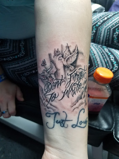 Tattoo Shop «Hired Guns Tattoo Studio», reviews and photos, 6402 Bass Lake Rd, Minneapolis, MN 55428, USA