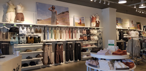 Shopping Mall «Carolina Premium Outlets», reviews and photos, 1025 Outlet Center Dr, Smithfield, NC 27577, USA