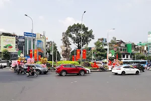 Tượng đài Công Nông Binh image