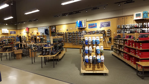 Camping Store «REI», reviews and photos, 17W160 W 22nd St, Oakbrook Terrace, IL 60181, USA