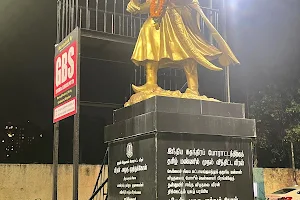 Maveeran Alagumuthukone Statue image
