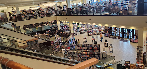 Book Store «Barnes & Noble», reviews and photos, 91 Old Country Rd, Carle Place, NY 11514, USA