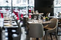 Atmosphère du Restaurant italien Emporio Armani Caffè à Paris - n°14