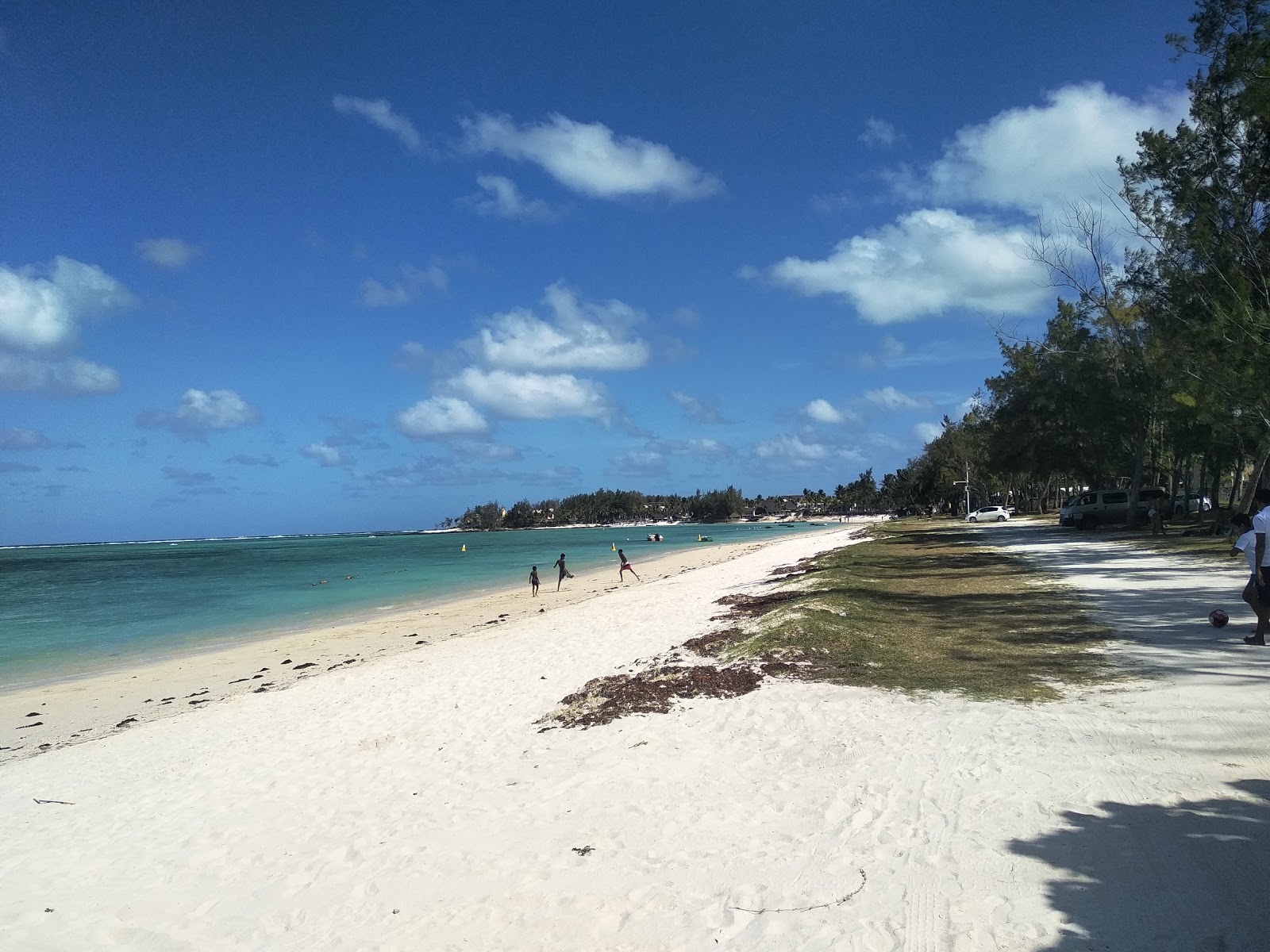 Quatre Cocos Beach'in fotoğrafı ve yerleşim