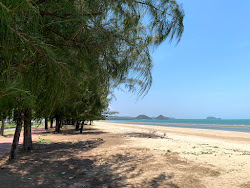 Foto von Sam Roi Yot Beach mit lange, gerade küste
