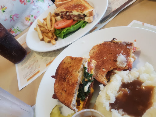 American Restaurant «Newport Creamery», reviews and photos, 208 W Main Rd, Middletown, RI 02842, USA