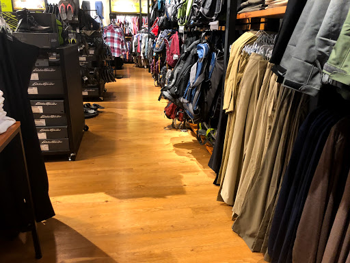 Clothing Store «Eddie Bauer Outlet», reviews and photos, 18501 Outlet Blvd #300, Chesterfield, MO 63005, USA