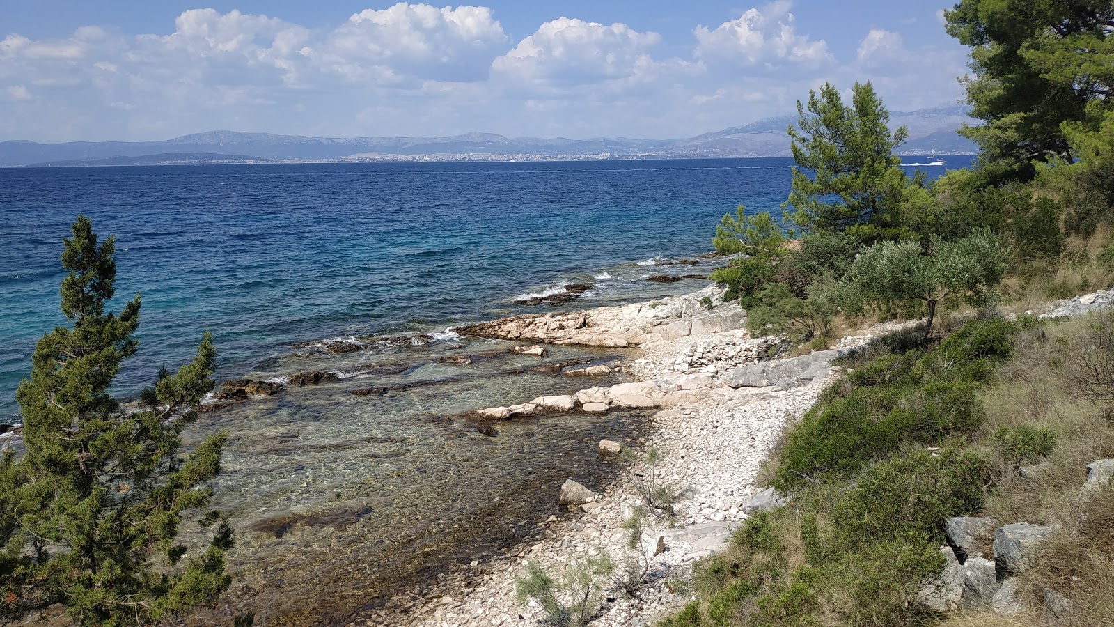 Foto von FKK Beach Erot mit felsiges gelände Oberfläche