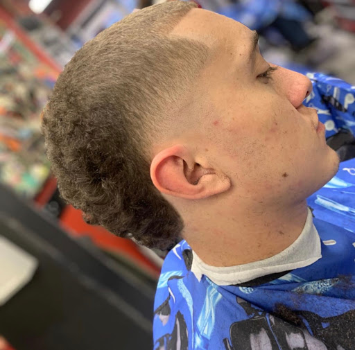 Barber Shop «Corona Barbershop Plus», reviews and photos, 94-17 37th Ave, Jackson Heights, NY 11372, USA