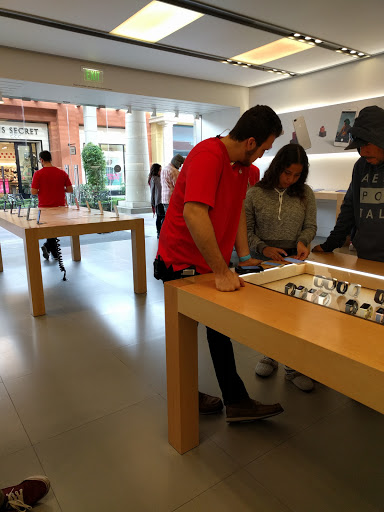 Computer Store «Apple Simi Valley», reviews and photos, 1555 Simi Town Center Way, Simi Valley, CA 93065, USA