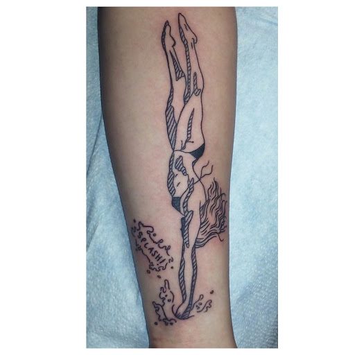 Tattoo Shop «Coastline Tattoo Studio - Provincetown», reviews and photos, 290A Commercial St, Provincetown, MA 02657, USA