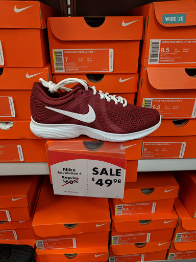 Shoe Store «Shoe Carnival», reviews and photos, 43151 Crescent Blvd, Novi, MI 48375, USA