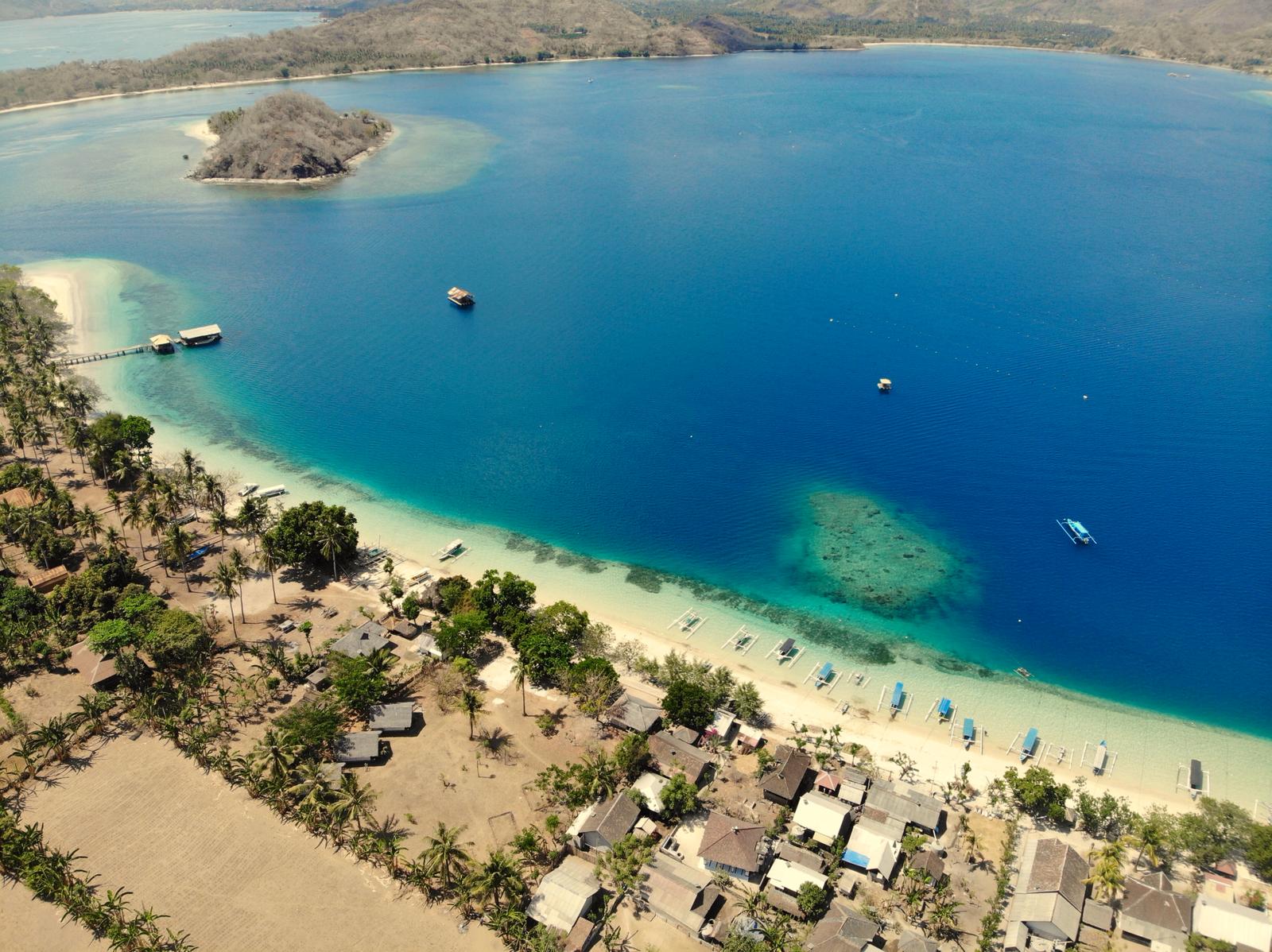 Gili Asahan Amahelia Beach photo #9