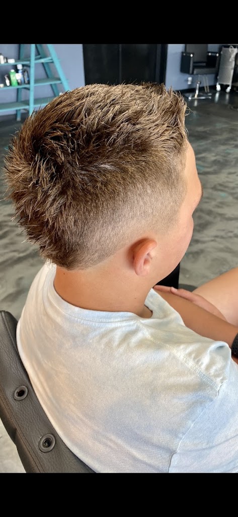 HollyWood Beauty&Barber 83672