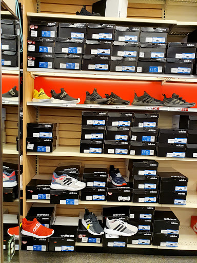 Shoe Store «Famous Footwear Outlet», reviews and photos, 311 Nut Tree Rd, Vacaville, CA 95687, USA