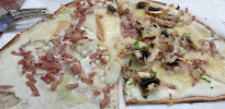 Tarte flambée du Restaurant français Lohkäs Restaurant de Tradition à Strasbourg - n°2