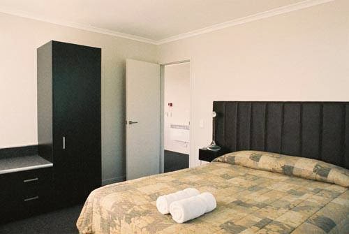Comments and reviews of One Tree Point Motel