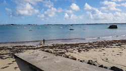 Photo de Porz Hir Beach entouré de montagnes