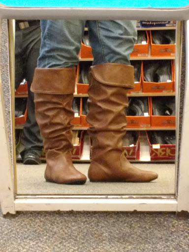 Shoe Store «DSW Designer Shoe Warehouse», reviews and photos, 385 Washington St, Boston, MA 02108, USA