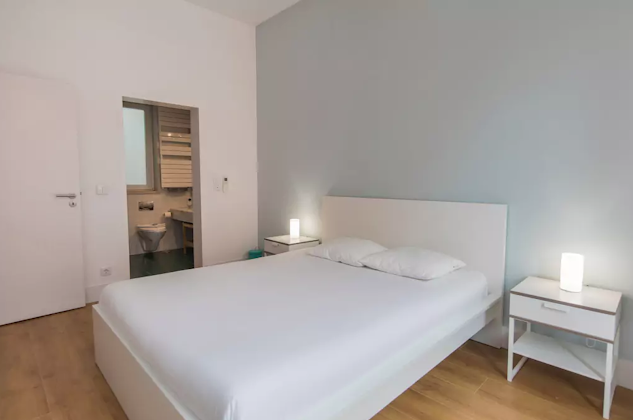 Chambres hôtels Bright and spacious flat in Graça 1170-335 Lisbon