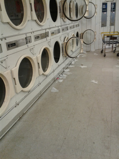 Super Clean Coin Laundry image 10