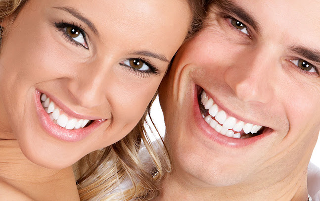 Dra. Gabriela Pinos S. Diseño de Sonrisa y Rehabilitación Oral en Loja - Dentista