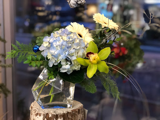 Florist «Alfa Flower Shop», reviews and photos, 7001 W North Ave, Wauwatosa, WI 53213, USA