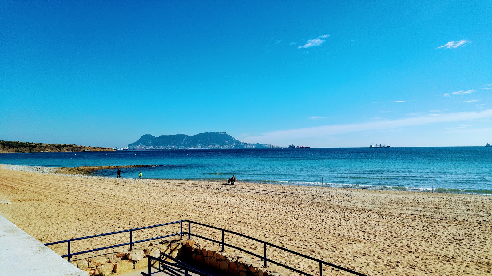 Foto de Playa de Getares área de comodidades