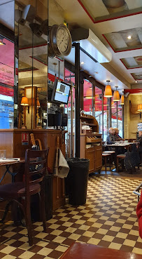Atmosphère du Restaurant français Les Ambassades à Paris - n°12