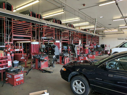 Tire Shop «Discount Tire Store - Lakewood, CO», reviews and photos, 9690 W Colfax Ave, Lakewood, CO 80215, USA