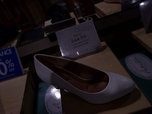 Shoe Store «DSW Designer Shoe Warehouse», reviews and photos, 202 Orland Park Pl, Orland Park, IL 60462, USA