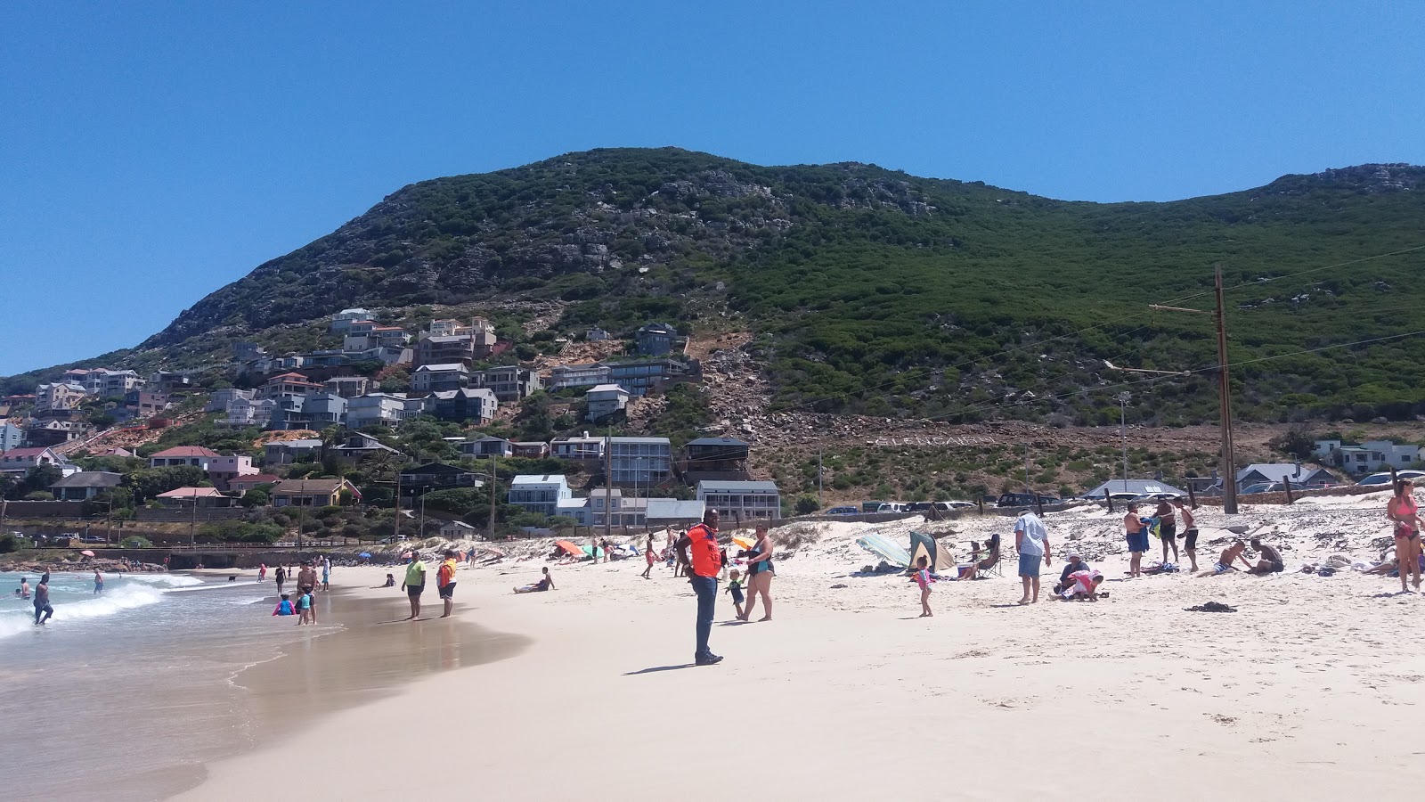 Foto von Glencairn beach mit sehr sauber Sauberkeitsgrad